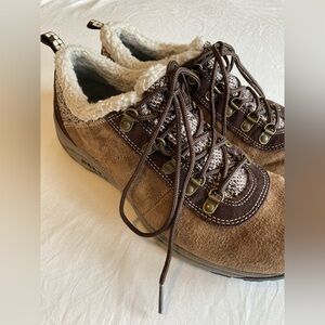 Merrell Women's Dark Earth Performance Hiking Shoes Size US 11 Fall/winter